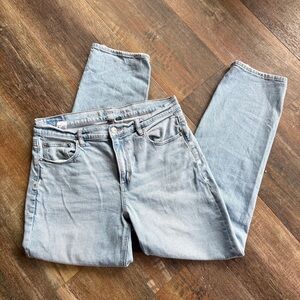 American Eagle Super High Rise Straight Light Wash 12